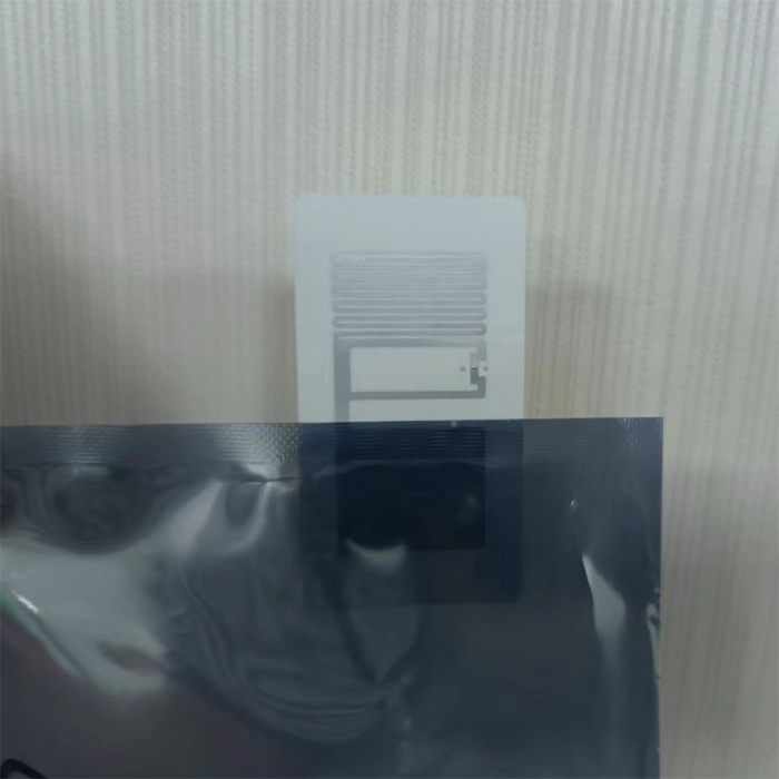 RFID bottle label for retail