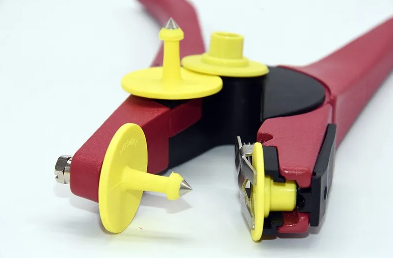 UHF Ear Tag For Cattle Sheep Goat Pig